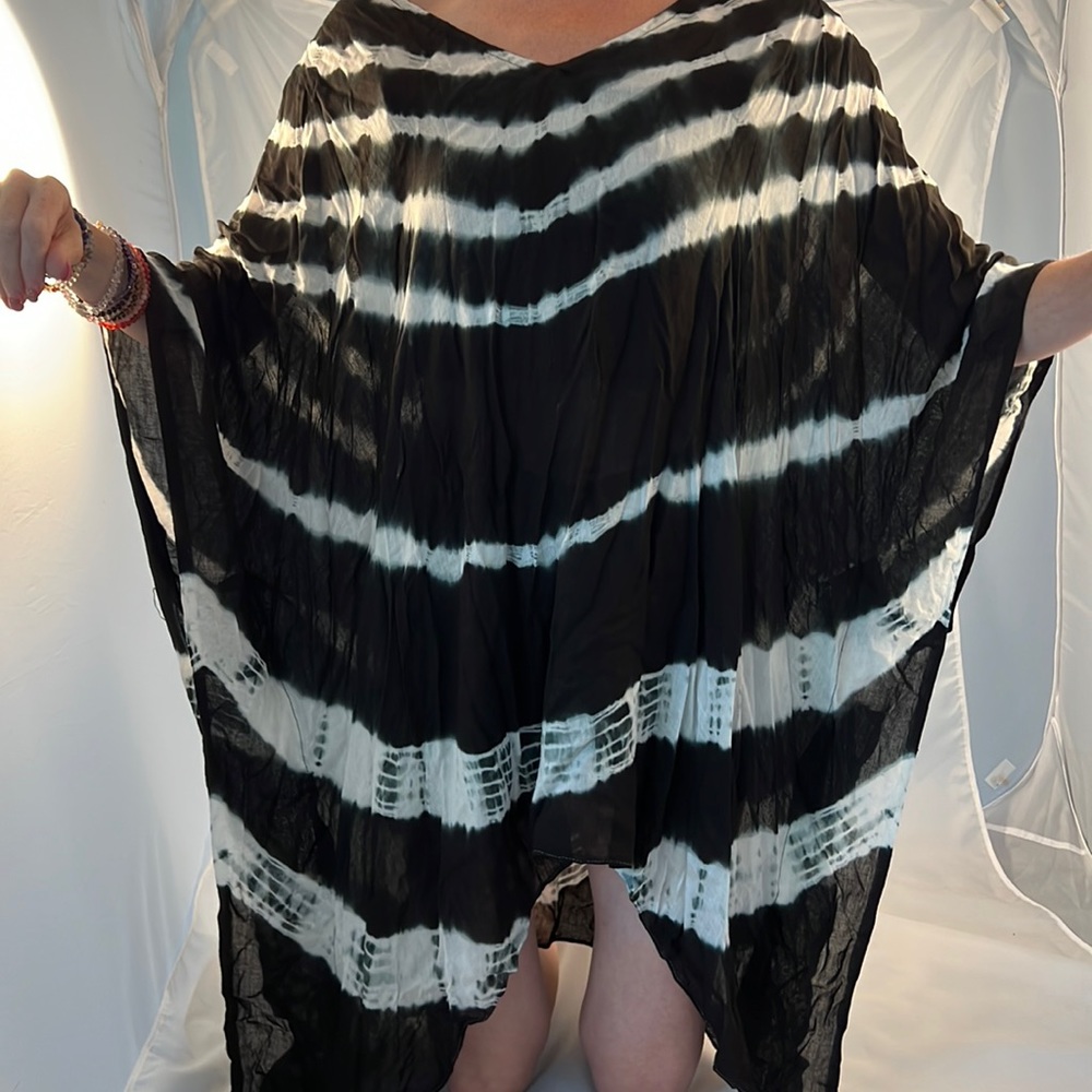 Cruise club, tie-dye beach / pool cover-up. Free size. NWT